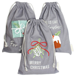 Papierdrachen 3 Geschenksäckchen zu Weihnachten - wunderschön bestickt und ideal zum nachhaltigen Verpacken von Weihnachtsgeschenken - Blau Grau mit Bestickung - 20x30 cm - Set 11 Angebot bei HelloDeals