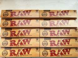 ITK TRADE 10er Pack Raw Paper RAW King Size Slim Blättchen 10 Heftchen = 320 Blättchen ITK Trade Angebot bei HelloDeals