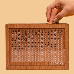 SparBox (4 Größen)- Wiederverwendbare Spardose mit Sparziel und Zahlen zum ankreuzen (5000€), Braun Angebot bei HelloDeals