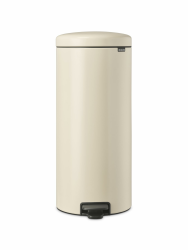 Brabantia - NewIcon Treteimer 30L - Große Abfalleimer für die Küche - Sanft Schließender Deckel - Leichte Pedalbedienung - Entnehmbarer Inneneimer - Soft Beige - 29 x 38 x 68 cm 30 Liter Soft Beige Angebot bei HelloDeals