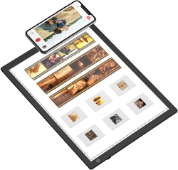 Eyesen Mobile Film Scanner, Konvertieren Sie 35mm Dias und Negative in JPG Digital mit Smartphone-Kamera, 12 x 9 Zoll tragbares ultradünnes LED Lichtpanel Angebot bei HelloDeals