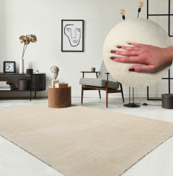 the carpet Relax kuscheliger Kurzflor Teppich, Anti-Rutsch Unterseite, Waschbar bis 30 Grad, Super Soft, Felloptik, Beige, 160 x 220 cm Angebot bei HelloDeals