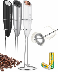 SIMPLETASTE Milchaufschäumer Handheld Batteriebetriebener Elektrischer Schaumbereiter, Getränkemixer mit Edelstahl-Schneebesen und Ständer für Cappuccino, Kugelsicherer Kaffee, Latte Angebot bei HelloDeals