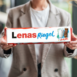 XXL kinder Riegel personalisiertes Geschenk mit Name - Geburtstagsgeschenk für Männer & Frauen mit 3x 10er Packung kinder Riegel Schokolade (630 gramm) Angebot bei HelloDeals