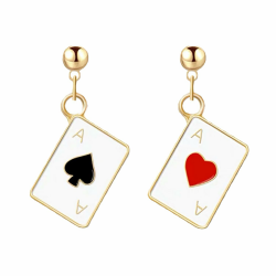 Poker Ohrringe für Frauen,Schöne Aces Poker Ohrstecker,Hypoallergene Herzen Pik Ace-Ohrringe,Lustige Ohrringe Schmuck Geschenk für Ohrschmuck Festival Party Dekoration Herz-ass und Pik-ass Ohrstecker Angebot bei HelloDeals