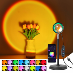 MeRGBW-Home Sunset Lampe, 21 Farben Sonnenuntergang Lampe, USB-Anschluss Sonnenlicht LED Projektor, 180° Schwenkbares, Druckknopfschalter und APP-Steuerung für Party, Fotos, Muttertag Geschenk Angebot bei HelloDeals
