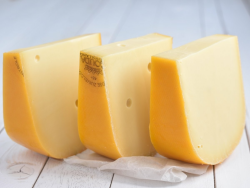 Angebot: Käse Basics 'Gouda Jung - aus Holland' VORTEILSPACK 3x 500g Angebot bei HelloDeals
