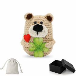 🍀 Sugeru Gestrickter Glücksbär mit Kleeblatt und Glücksbringer Geschenk 🐻 Angebot bei HelloDeals
