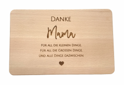 Muttertagsgeschenk Idee - Frühstücksbrettchen aus Holz mit hochwertiger Gravur für die Beste Mama Angebot bei HelloDeals