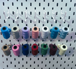 Angebot: JL House 20 Stück Nähgarn Rollen Halterung Haken für IKEA Skadis Lochwand Angebot bei HelloDeals