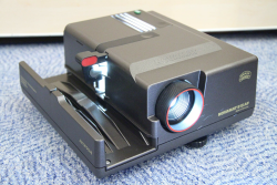 🔥 Angebot: Braun Novamat 515 AF Diaprojektor mit Autofocus und Kabelfernbedienung Angebot bei HelloDeals