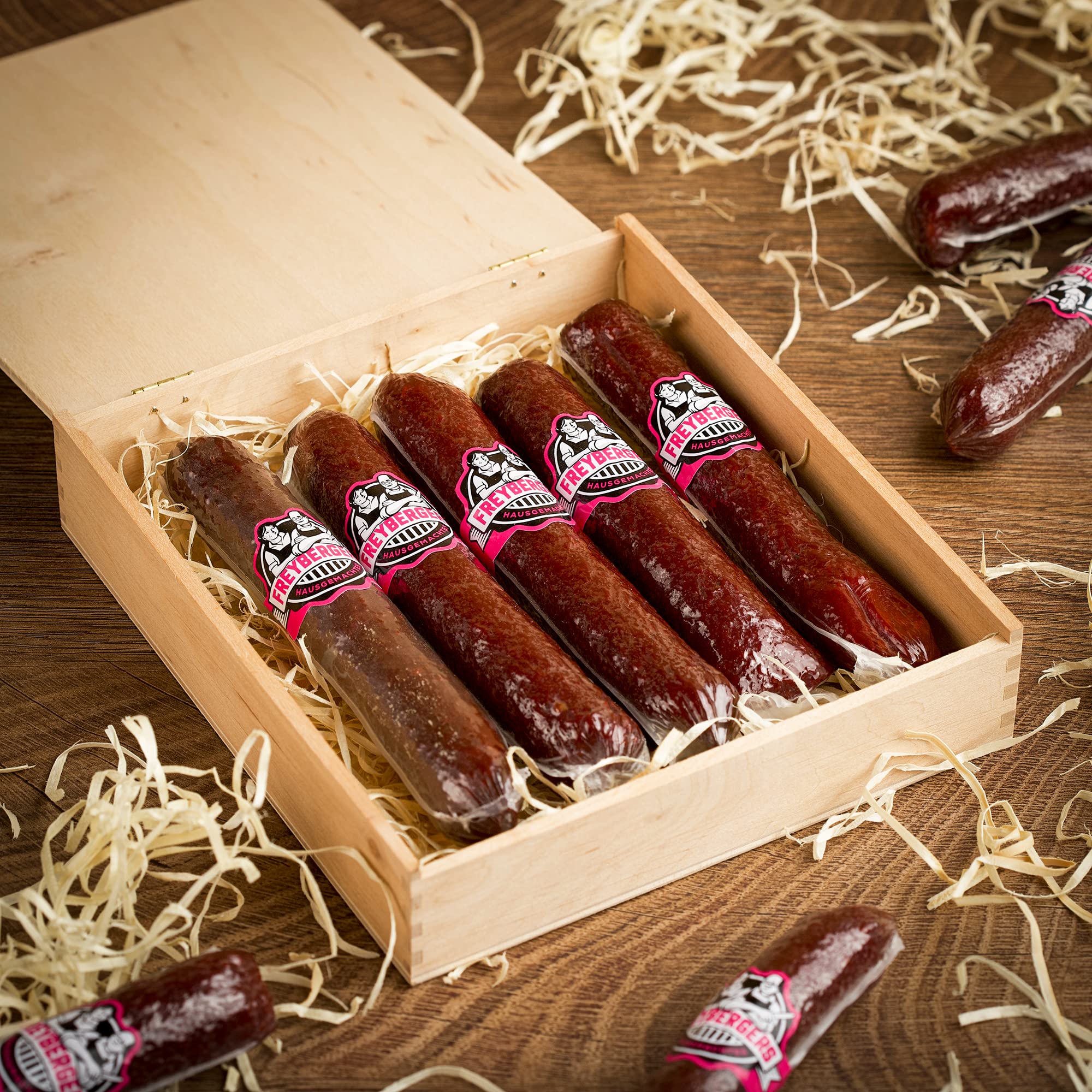 🎁 Salami Wurst Sticks in Holzkiste vom Metzgerweltmeister Freyberger - Geschenkidee Angebot bei HelloDeals
