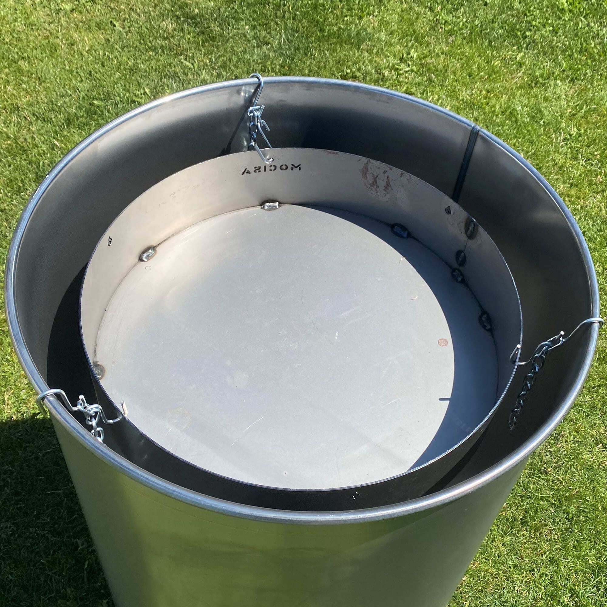 🔥🍖 Mocisa Universal BBQ Feuerbox Ø48cm | Feuereinsatz für Feuerplatte 🍳 | Fassgrill | BBQ - Fass | Grilltonne | Feuerkorb für Feuertonne Feuerbox Ø 48cm Angebot bei HelloDeals