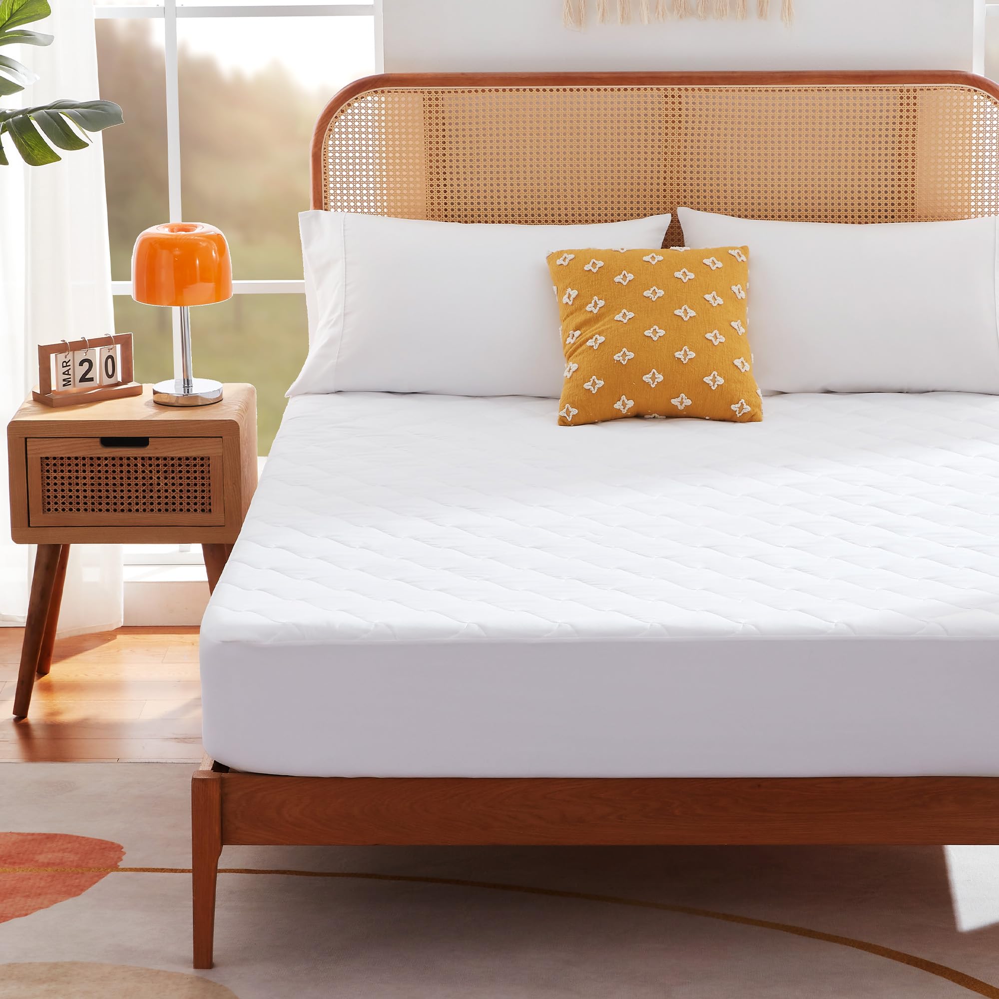 Sonive Dünn Matratzenschoner 140x200 cm Wasserdicht, Oeko-TEX Zertifiziert Matratzenauflage Atmungsaktive, Weicher Matratzen Topper für Matratzenschutz bis 30 cm, Weiß 140x200+38cm Angebot bei HelloDeals