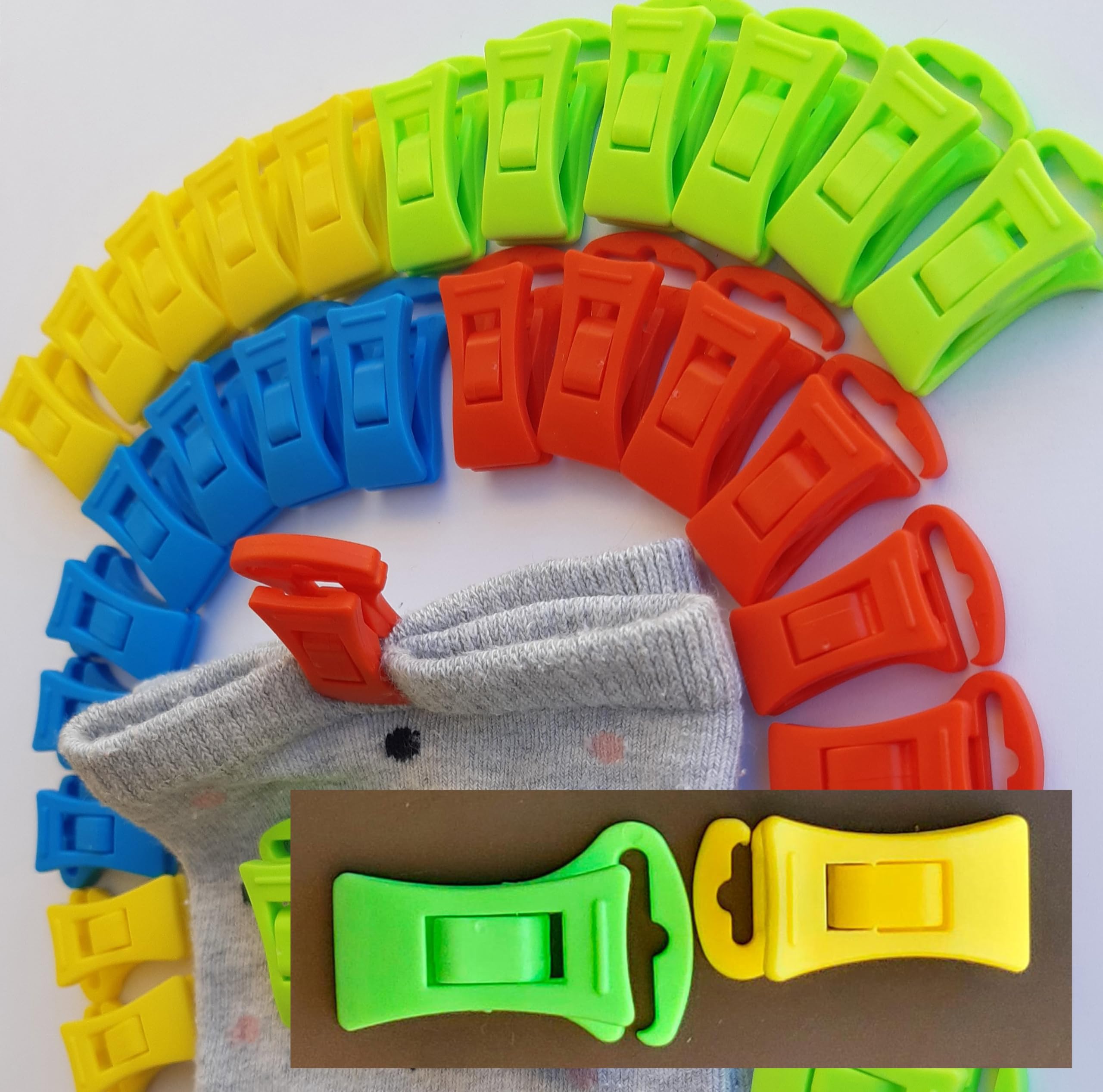 Alcrea® 36 (/44) GRÖSSERE Sockenklammern für Waschmaschine und Trockner. EXZELLENT Preis-Leistungs-verhältnis, lesen, Sockenclips für Dicke Socken. Sockenhalter mit großen Haken. Sockensortierer. 36 Clips Angebot bei HelloDeals