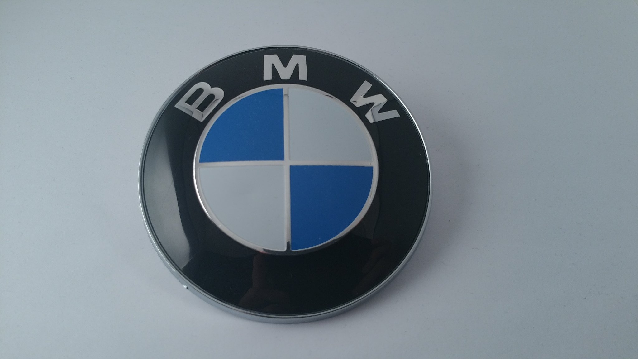 BMW Emblem, selbstklebend, 82 mm, Blau / Weiß, 8,2 cm Angebot bei HelloDeals
