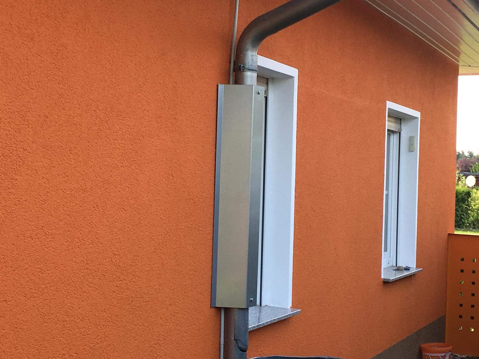 Metalltechnik Dermbach GmbH Waschbärschutz, Waschbärabwehr, Marderschutz, Übersteigschutz für Fallrohr Ø 100 mm und Rohrabstand 0 bis 2 cm zur Hauswand - verzinkt Angebot bei HelloDeals