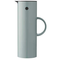 Stelton Isolierkanne EM77 - Doppelwandige Isolierkanne für heiße/kalte Getränke - Tee- & Kaffeekanne mit Glaseinsatz, Magnetverschluss, Schraubdeckel, Vintage-Design - 1 Liter, Dusty Green Angebot bei HelloDeals