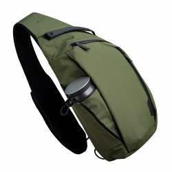 ALPAKA Metro Crossbody Sling Bag 7,5L Umhängetasche Herren Sling Tasche Messenger für 11"-Tablet Wasserfest Brusttasche Schultertasche Tagesrucksack mit Magnetverschluss, Flaschentasche, Phone-Fach Grün Links Schulter Angebot bei HelloDeals