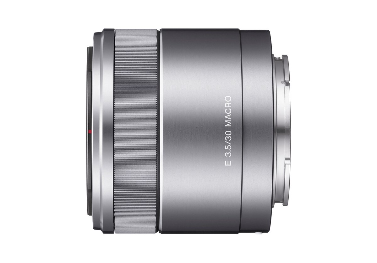 Sony SEL30M35 – 30mm F3.5 Makro-Festbrennweite (APS-C, E-Mount, kompakt & detailstark, ideal für Nahaufnahmen, kompatibel mit Sony ZV-E10, A6400 & A6700, silber) Single Angebot bei HelloDeals