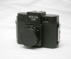 Holga 120N Kunststoffkamera Schwarz Angebot bei HelloDeals