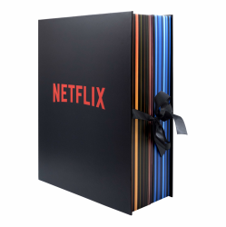 YuMe 15309 - Netflix Gift Box, Adventskalender mit Soundeffekt, ab 16 Jahren, 24 Überraschungen aus 7 beliebten Netflix Serien Angebot bei HelloDeals