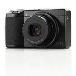 Ricoh GR IIIx Digitalkamera [Brennweite 40 mm] [Ausgestattet mit großem CMOS-Sensor im APS-C-Format mit 24,2 Mio. Pixel] [Die ultimative Schnappschusskamera] Black Standard Camera Angebot bei HelloDeals