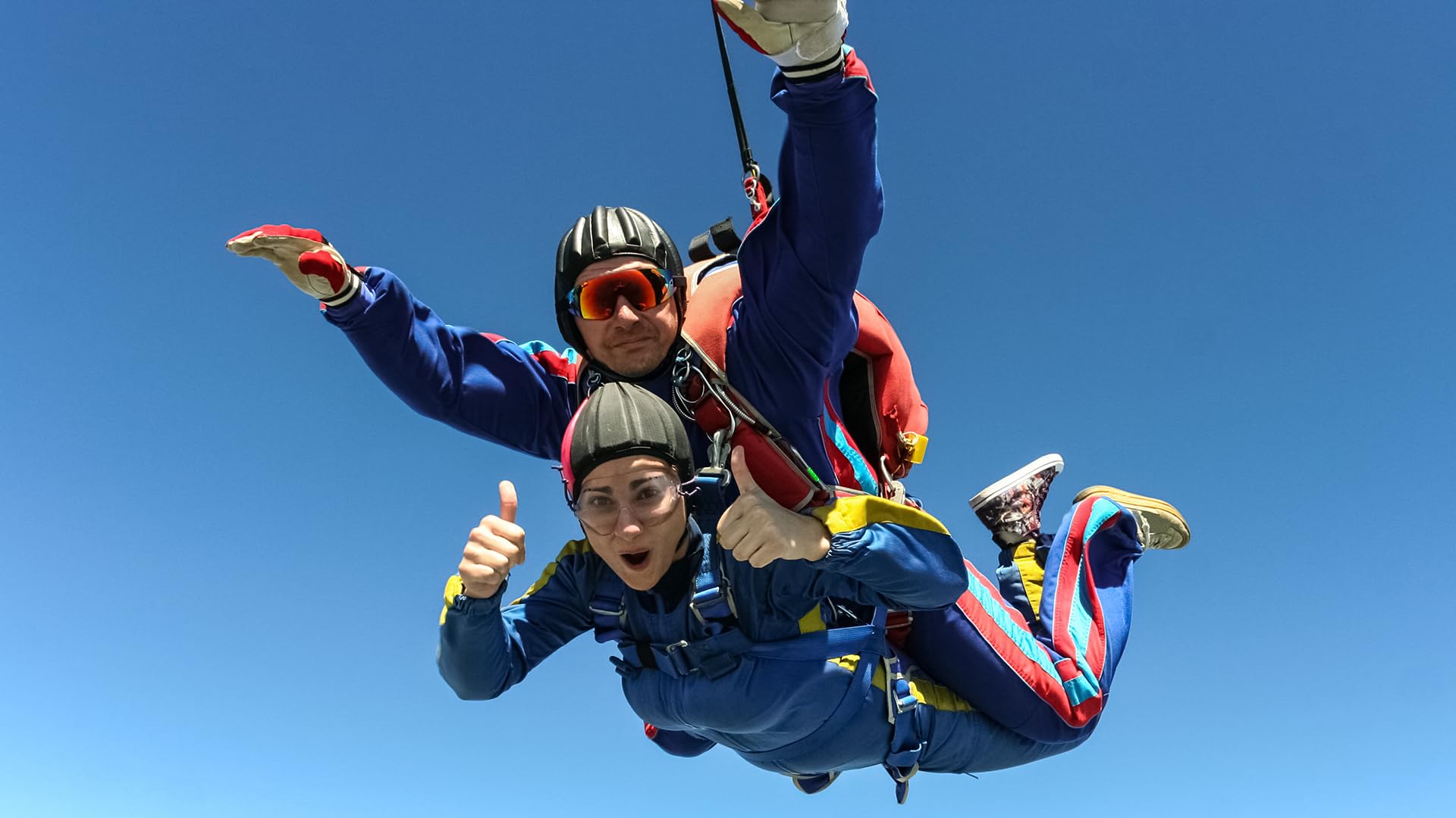 JOCHEN SCHWEIZER Geschenkgutschein: Fallschirm Tandemsprung Angebot bei HelloDeals