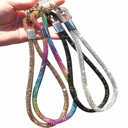 4pcs Luxus Diamant Handyband zum Umhängen Handgelenk Handykette Universal Handschlaufe Handy Kette Kurz Handyschlaufe Band für Handyhülle Handyketten Cellphone Lanyard Wrist Phone Strap Phone Charm Angebot bei HelloDeals