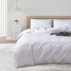 DUJUIKE Wasserdichter Bettbezug, Bettdeckenschutz, wasserdicht, Anti-Inkontinenz, geeignet für Haustiere, Katzen und Hunde, Kinder, ältere Menschen, Doppelreißverschluss (Weiß, Twin (135 * 200 cm)) Weiß 135 x 200 cm Angebot bei HelloDeals