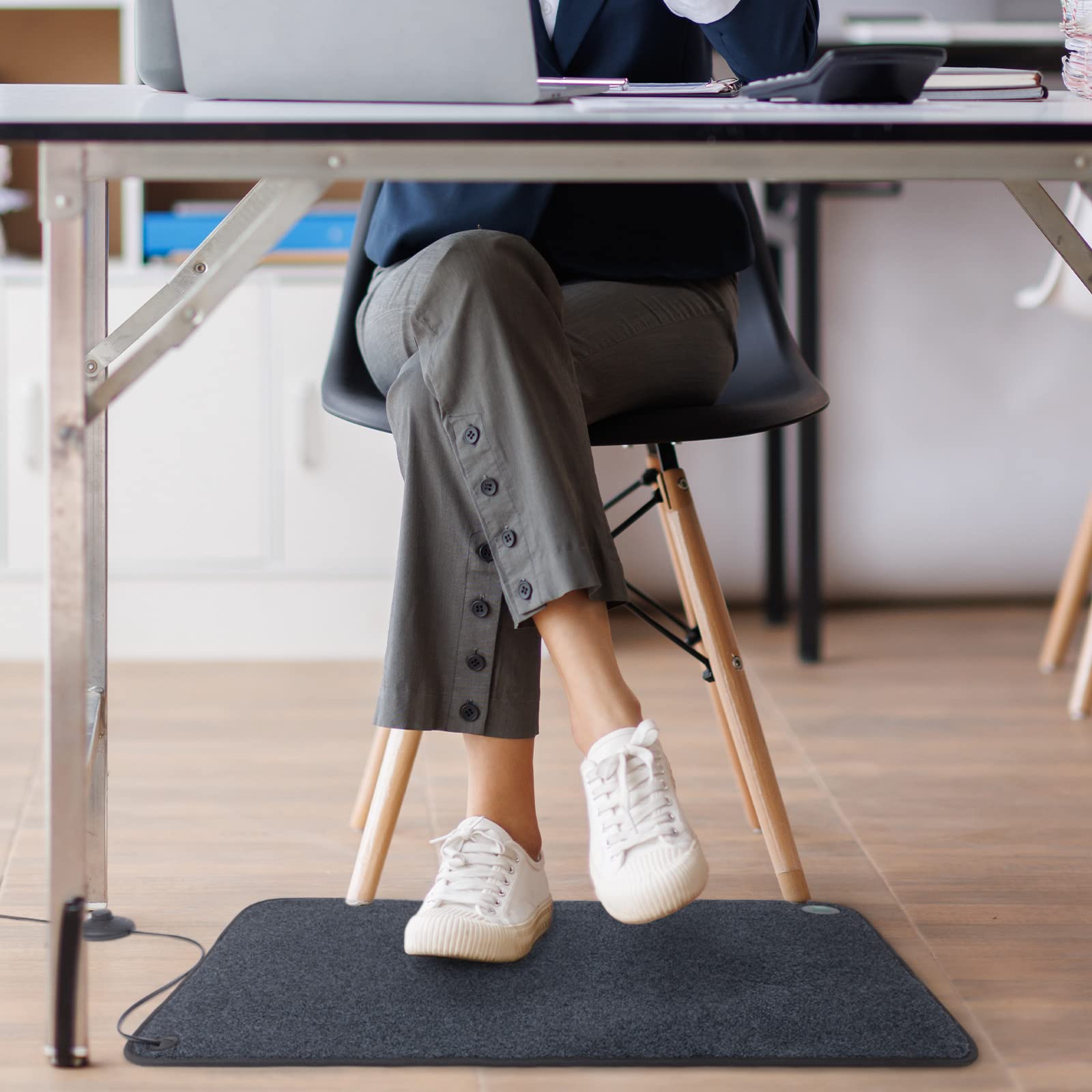 casa pura Heizteppich Heizmatte mit Antirutsch-Rücken für Zuhause oder Büro - beheizbar bis 55°C - Fußbodenmatte (40 x 60 cm) Angebot bei HelloDeals