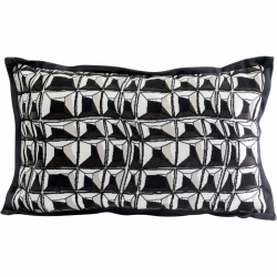 Kare Design Kissen Cut Pile, Schwarz/Weiß, Abnehmbarer Bezug mit Reisverschluss, mit Füllung, Dekokissen, Zierkissen, Wohnaccessoire, Bezug in Samtoptik, 50x30 cm (H/B) Angebot bei HelloDeals