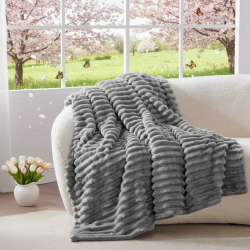BEDELITE Kuscheldecke Flauschig Decke 150x200 - weiche XL Flanell Decken Grau für Couch, Deko Streifen Cord Fleecedecke als Couch Überwurf für Wohnzimmer, Twin Blanket Wide Use 01 - Grau 150 x 200 cm Angebot bei HelloDeals