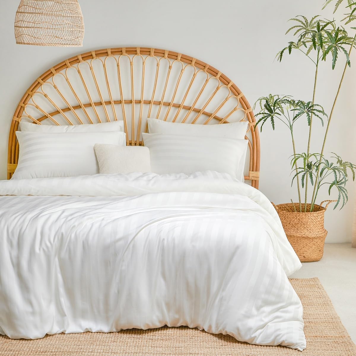 Lanqinglv Bettwäsche 200x220 cm aus 100% Bambus Lyocell,Weiß Mako Satin Bettwäsche Set Kühlende mit Reißverschluss,Oeko-TEX Zertifiziert,Luxus Glatt Bettbezug und 2 Kissenbezug 80x80 Bambus Weiß 200x220cm+80x80cm Angebot bei HelloDeals