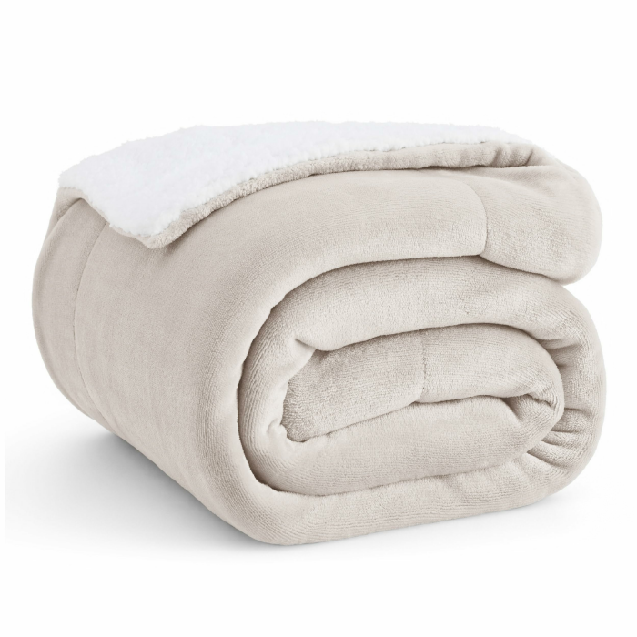 BEDSURE Kuscheldecke - Warm Sherpa Wolldecke & Sofadecke, Flauschig Sofaüberwurf Decke, Dicke Couchdecke, Fleecedecke, Flauschige Wohndecke für Couch, Beige, 150x200 cm, XL Beige 150 x 200 cm Angebot bei HelloDeals