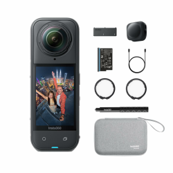 Insta360 X5 Must-Have-Bundle - wasserdichte 8K 360°-Kamera, Führend bei wenig Licht, Unsichtbarer Selfie-Stick-Effekt, robuste & auswechselbare Linsen, 3 h Akku Nachtschwarz Essentials-Bundle Angebot bei HelloDeals