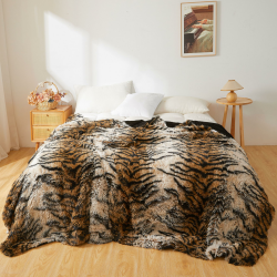XeGe Flauschige Kunstfell Tigerprint Bettdecke für Kinder, Erwachsene & Paare, Plüsch Throw Decke Queen Size Felldecke, umwickelbar & groß, Schlafzimmer & Wohnzimmer, Braun, 228x228cm, Queen Queen (228 x 228 CM) Tigermuster Braun Angebot bei HelloDeals