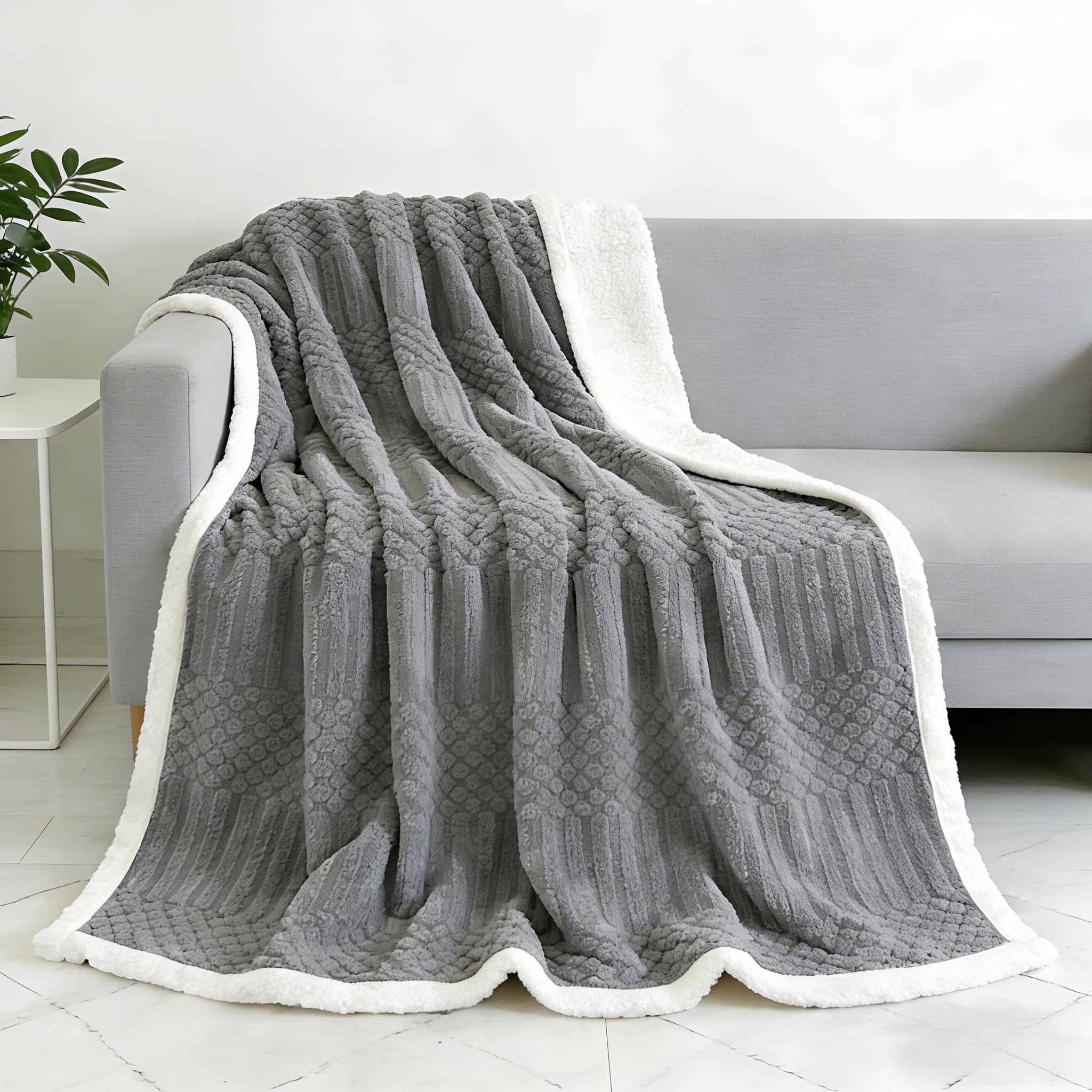 Kuscheldecke Flauschig 150x200 cm – Beidseitige Wendedecke mit Flanell & Sherpa für Couch & Sofa, Extra Warme & Leichte Sofadecke Couchdecke, Ultraweiche Wohndecke für Ganzjahreszeit, Dunkelgrau B-dunkelgrau Angebot bei HelloDeals