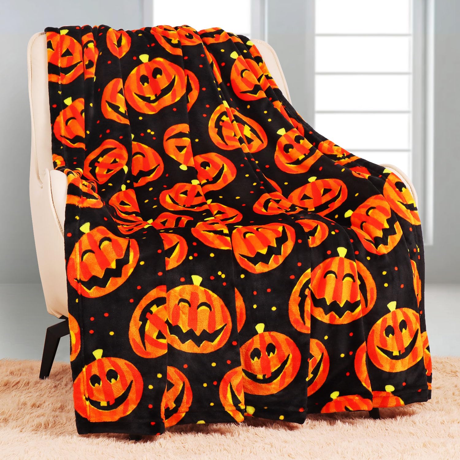 Halloween Decke doppelseitig lächelndes Gesicht Laterne Kürbismuster Flanell 150 x 200 cm Pumpkin Angebot bei HelloDeals