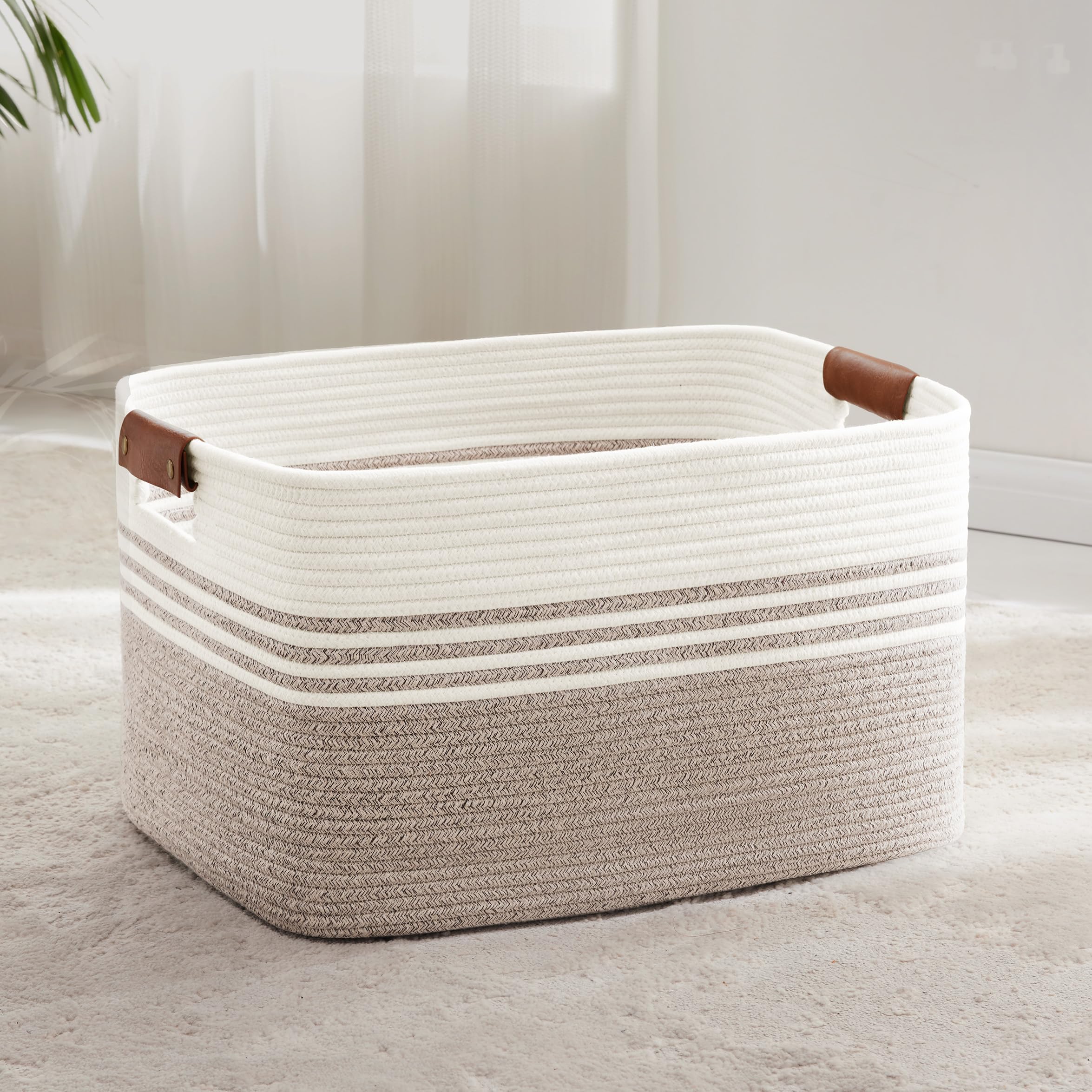 Wäschekorb Geflochten Groß aus Baumwollseil, 72L Aufbewahrungskorb mit Lederhenkeln, Korb für Decken, Kleidung, Spielzeug, Laundry Basket für Kinderzimmer Wohnzimmer, 55 x 43 x 30 cm, Weiß und Braun Braun 72L Angebot bei HelloDeals