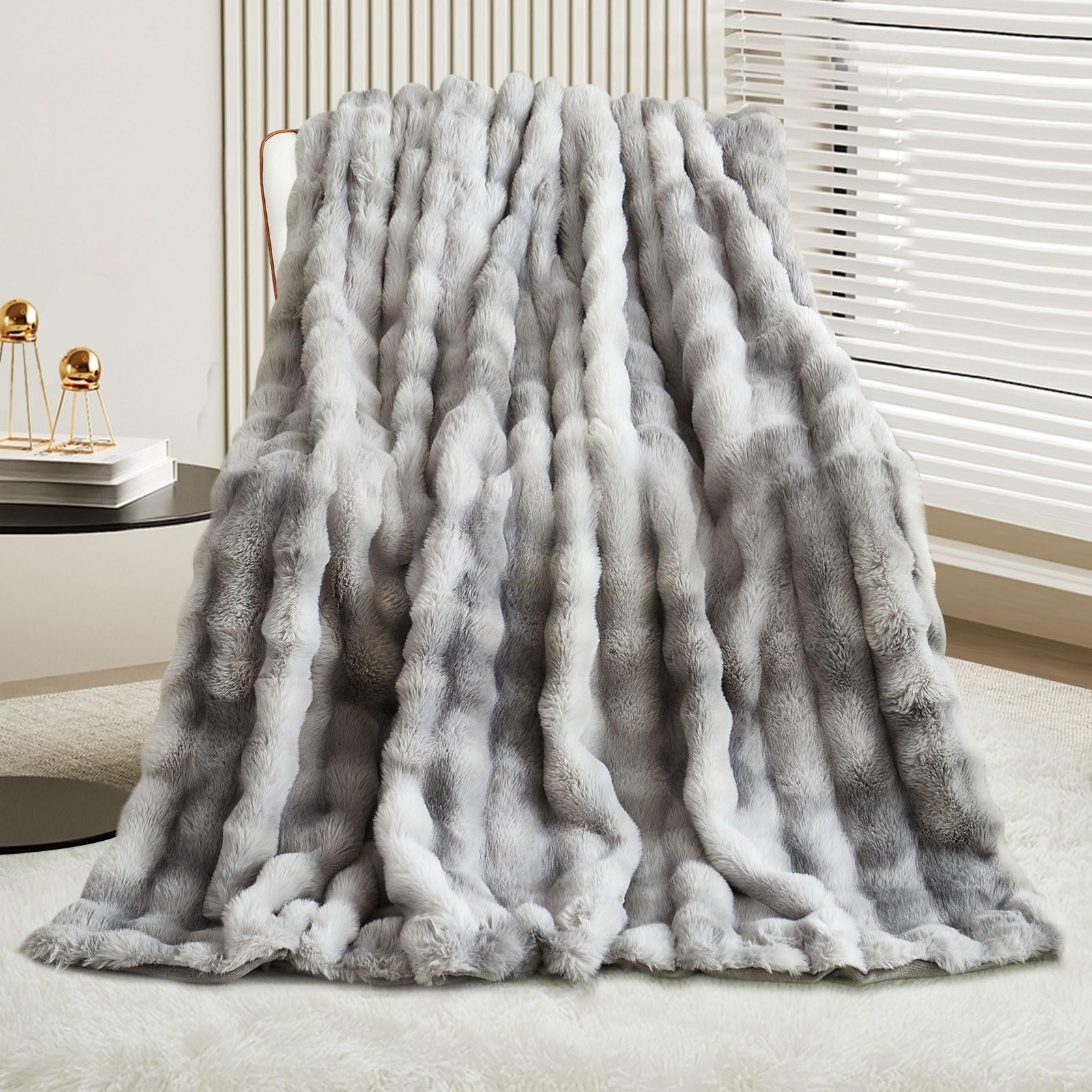 GKXLH Kuscheldecke Flauschig - Weiche Plüsch Kuscheldecke, Fuzzy Kuschelig Flauschige Decke, Dicke 1200GSM Kaninchen Kunstfell Leichte Blanket, Warme Decke für Couch Bett Sofa (130x160) Farbverlauf Grau 130x160cm (Werfen) Angebot bei HelloDeals