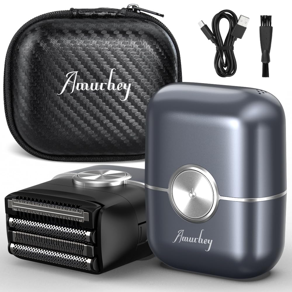 Mini Rasierer Herren Elektrisch mit Reiseetui, [2026 New] Leichter Elektrischer Rasierapparat IPX7 Nass-& Trockenrasierer für Männer, Elektrorasierer mit Langhaartrimmer und Folienscherkopf Angebot bei HelloDeals